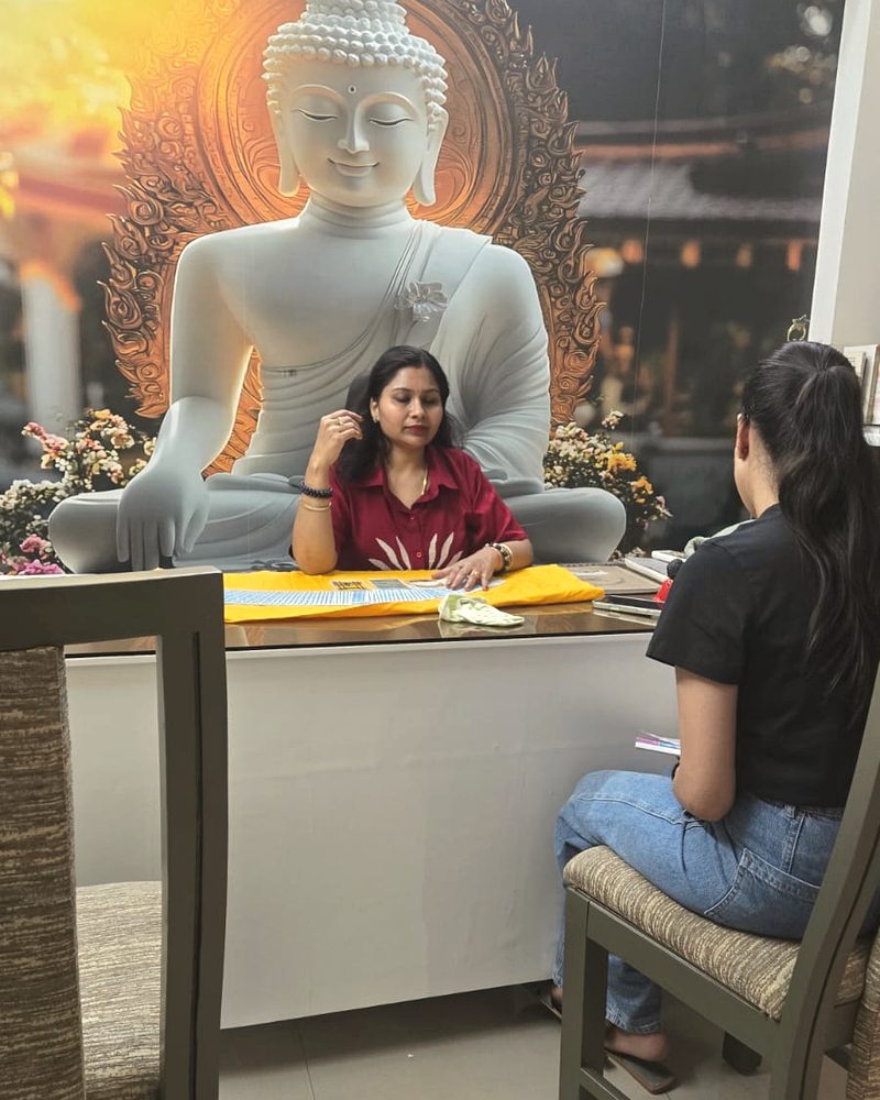 Tripti Agarwal guiding a client through a tarot reading session